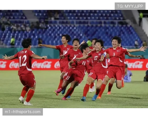 朝鲜女足定位球变化多端 决赛首球头球配合精湛
